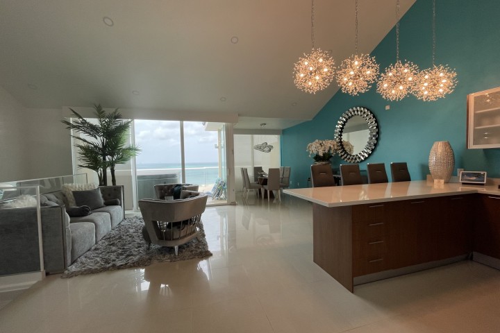 Oceanfront Penthouse by Eagle Beach photo 4