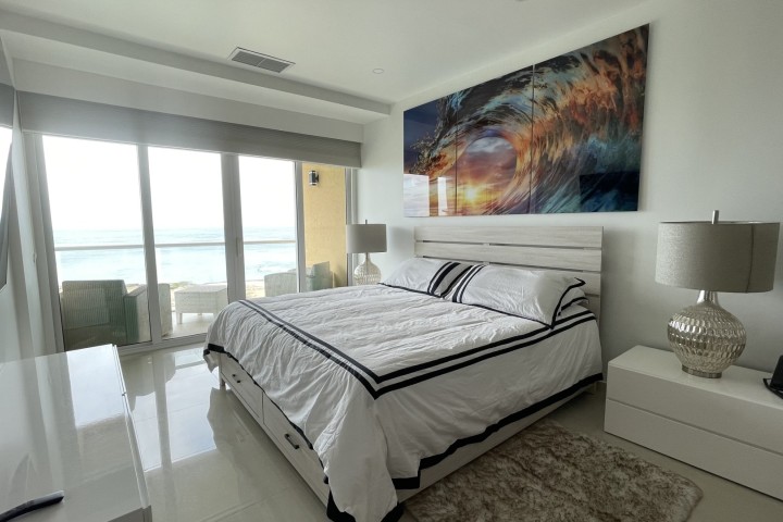 Oceanfront Penthouse by Eagle Beach photo 5