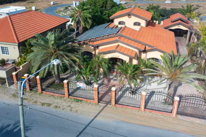 Exquisite Villa with Pool & Guest Apartment in Paradera