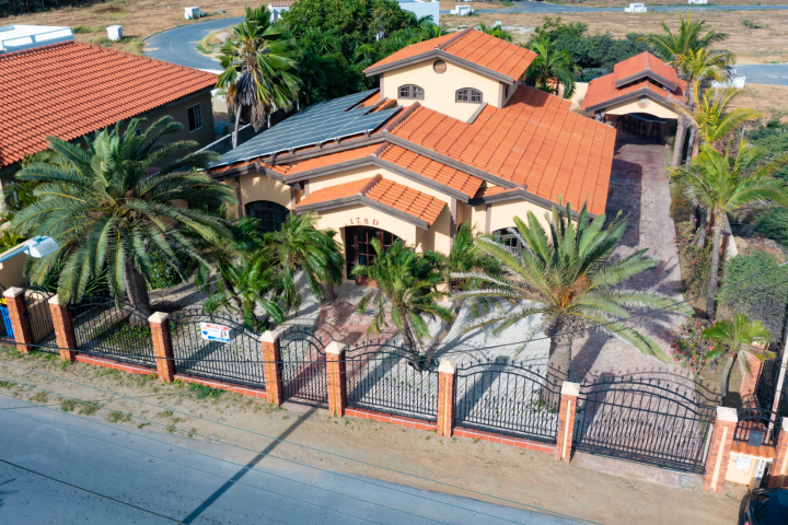 Exquisite Villa with Pool & Guest Apartment in Paradera photo 3