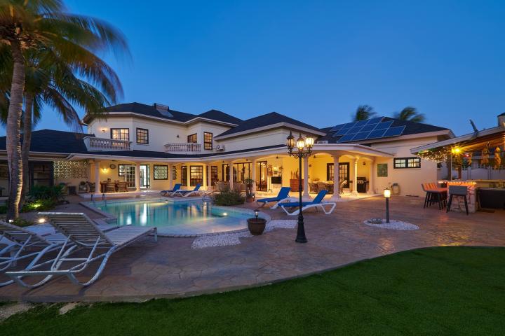 Oranjestad Luxury Villa