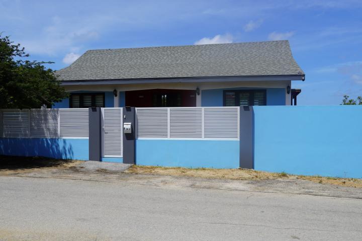 Charming bungalow home in Papilon
