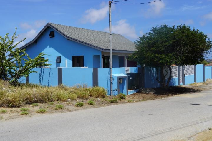 Charming bungalow home in Papilon photo 3
