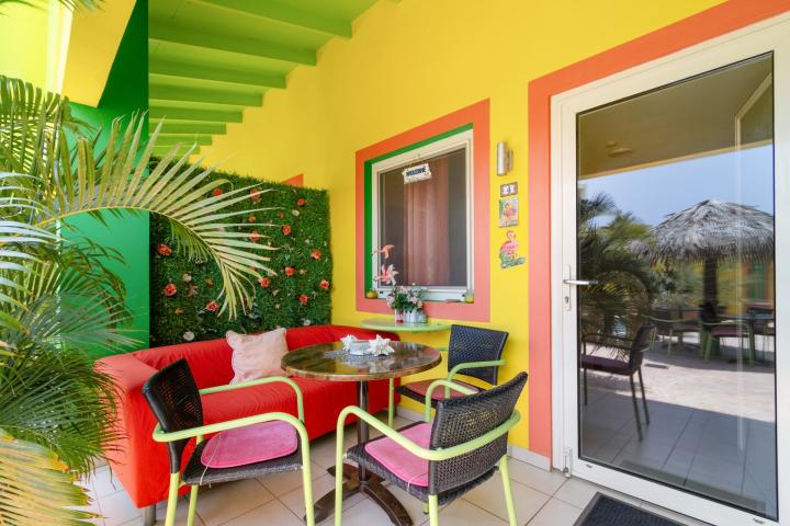 Tropical Oasis Happy Days photo 5