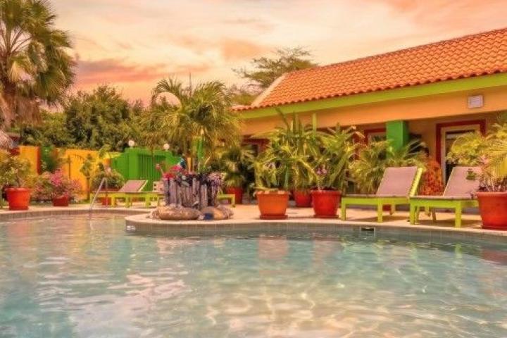 Tanki Leendert 279a, Tropical Oasis Happy Days photo 2