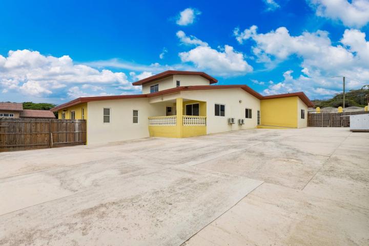 Barcadera Private Estate | Spacious Home on a 1,313 m² Private Lot photo 2
