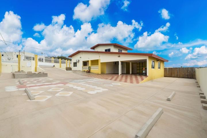 Barcadera Private Estate | Spacious Home on a 1,313 m² Private Lot photo 3